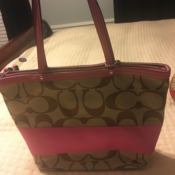 Coach purse - Picture 2 of 4